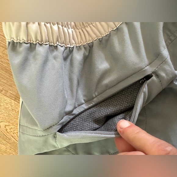 Vuori dash short in light cloud size XS. - Picture 3 of 6